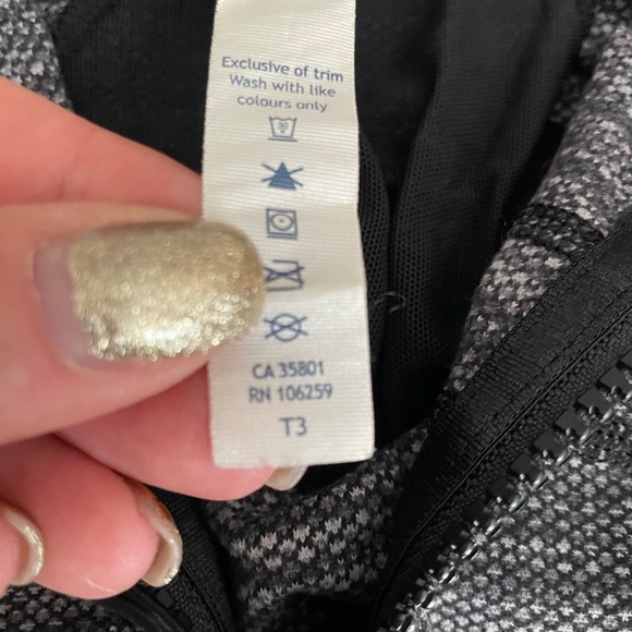 Lululemon full zip running jacket - Picture 4 of 10